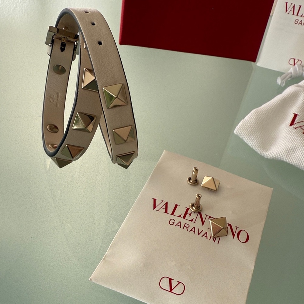 NIB VALENTINO Garavani Rockstud Leather Double wrap BRACELET w/gold Studs ITALY - Picture 4 of 14